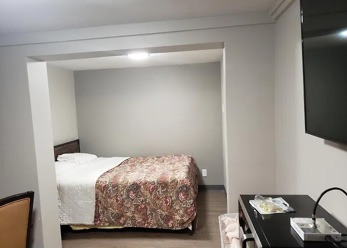 Parkrose Inn And Suites
